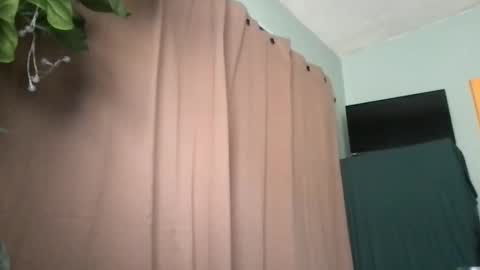 Snapshot of hunyybunz chatting on December 3, 3:32 pm Goddess Hunyy online show from December 3, 3:32 pm