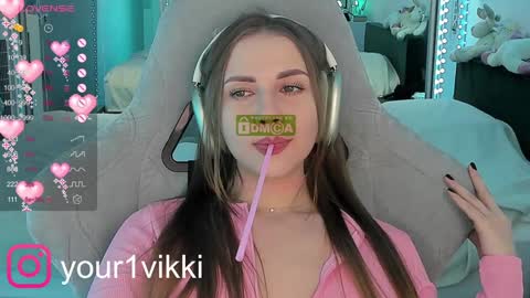 Snapshot of hustleebabyy_vikki chatting on December 7, 7:49 am Vika online show from December 7, 7:49 am