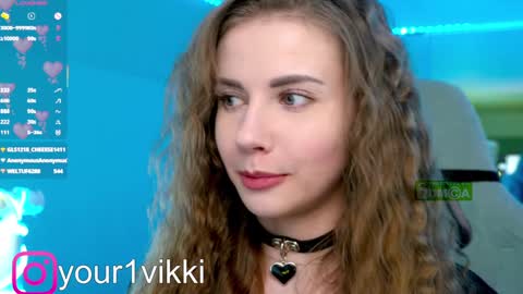 Snapshot of hustleebabyy_vikki chatting on February 7, 12:42 am Vika online show from February 7, 12:42 am