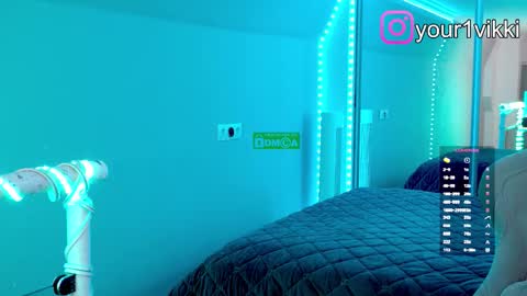 Snapshot of hustleebabyy_vikki chatting on November 12, 7:35 pm Vika online show from November 12, 7:35 pm