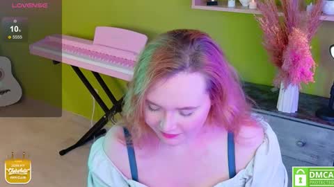 Julia online show from November 29, 9:29 pm