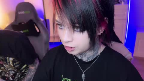 Snapshot of i_died_again chatting on December 16, 6:16 pm Asya online show from December 16, 6:16 pm