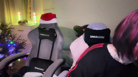 Snapshot of i_died_again chatting on December 26, 6:43 pm Asya online show from December 26, 6:43 pm