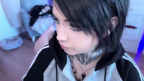 Snapshot of i_died_again chatting on January 20, 10:40 am Asya online show from January 20, 10:40 am