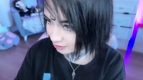 Snapshot of i_died_again chatting on February 7, 12:39 pm Asya online show from February 7, 12:39 pm