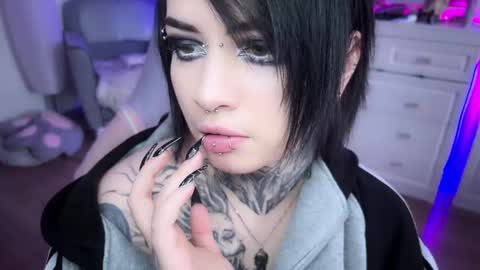 Snapshot of i_died_again chatting on February 9, 10:42 am Asya online show from February 9, 10:42 am