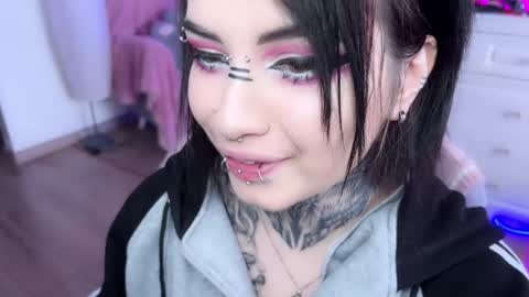 Snapshot of i_died_again chatting on February 22, 12:40 pm Asya online show from February 22, 12:40 pm