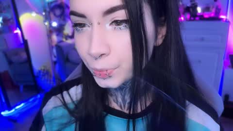 Snapshot of i_died_again chatting on December 21, 8:32 am Asya online show from December 21, 8:32 am