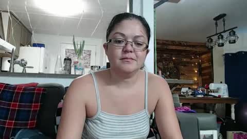 Snapshot of i_fetishize_u chatting on January 28, 7:10 pm ShortStuff online show from January 28, 7:10 pm