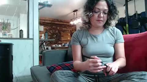 Snapshot of i_fetishize_u chatting on February 1, 10:23 pm ShortStuff online show from February 1, 10:23 pm