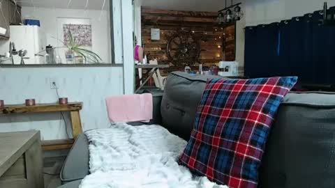 Snapshot of i_fetishize_u chatting on February 9, 9:17 pm ShortStuff online show from February 9, 9:17 pm