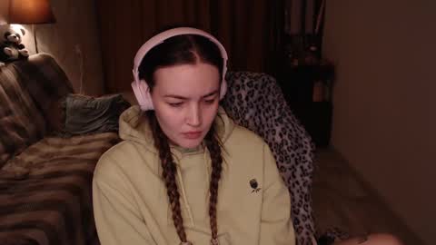 elisabeth online show from December 14, 12:01 pm