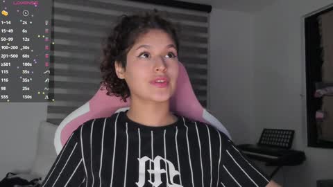 Snapshot of iam_nikki chatting on January 8, 6:20 am On instagram Imm NikkiHelp me reach 100 likes online show from January 8, 6:20 am