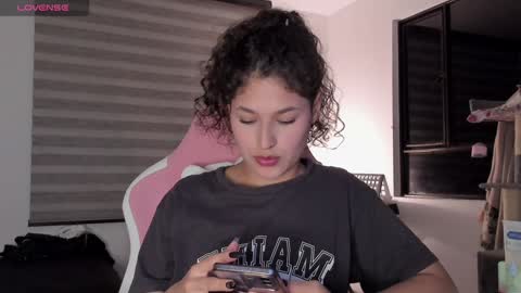 Snapshot of iam_nikki chatting on February 2, 11:21 pm On instagram Imm NikkiHelp me reach 100 likes online show from February 2, 11:21 pm