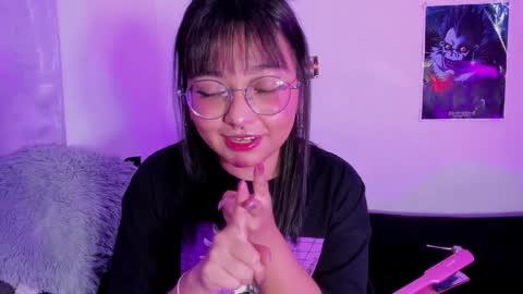 Snapshot of iam_zoechan chatting on December 10, 4:56 am Zoe 3 online show from December 10, 4:56 am