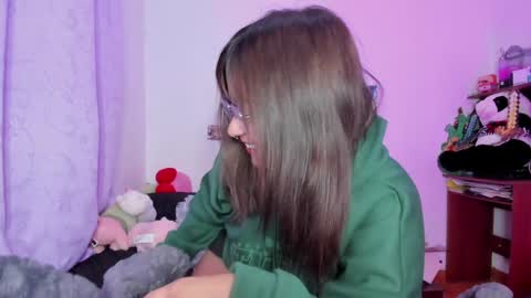 Snapshot of iam_zoechan chatting on December 30, 6:53 am Zoe 3 online show from December 30, 6:53 am