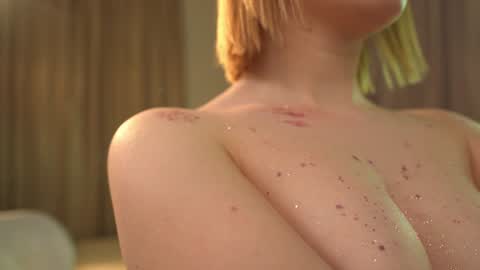 Snapshot of iamclaire_ chatting on December 13, 6:49 pm Claire online show from December 13, 6:49 pm