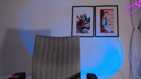  INDEPENDENT MODEL online show from October 25, 2:08 am