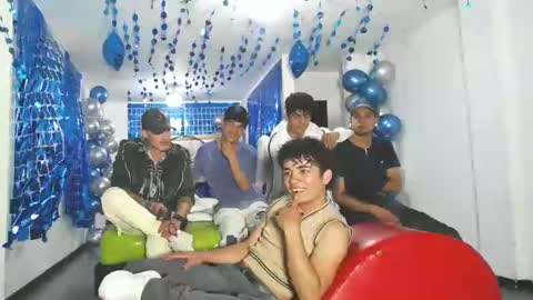 THOMAS AND DAMIAND online show from February 6, 5:30 pm