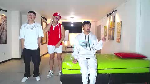 THOMAS AND DAMIAND online show from November 28, 12:30 pm