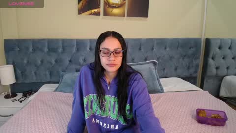 Icy online show from December 20, 11:43 am