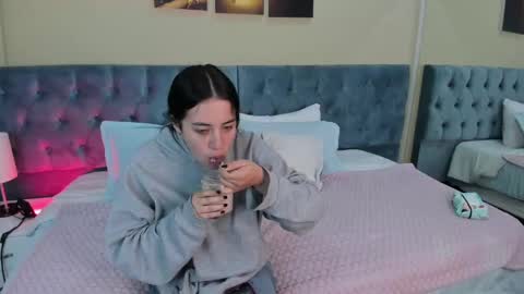 Icy online show from February 3, 11:31 am