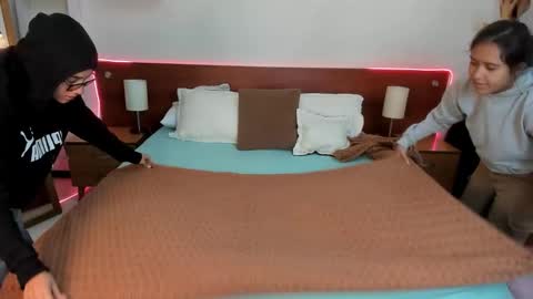 Icy online show from September 9, 10:15 am