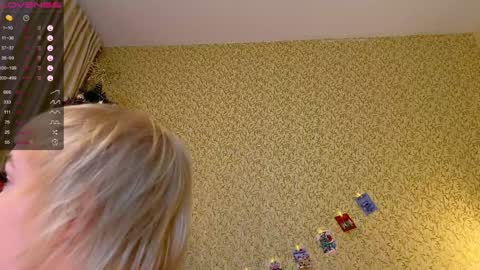 Emmy  help me reach 100 thumbs up online show from December 25, 4:11 pm