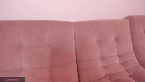 Snapshot of ihaveasecret_ chatting on December 8, 9:57 am Alice online show from December 8, 9:57 am