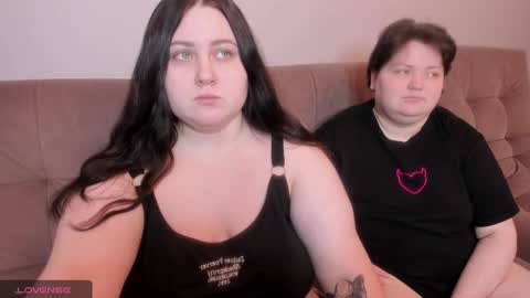 Snapshot of ihaveasecret_ chatting on January 19, 7:15 pm Alice online show from January 19, 7:15 pm