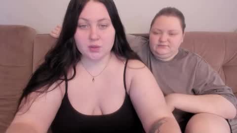 Snapshot of ihaveasecret_ chatting on September 11, 2:11 am Alice online show from September 11, 2:11 am