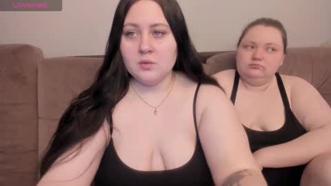 Snapshot of ihaveasecret_ chatting on November 11, 1:38 am Alice online show from November 11, 1:38 am