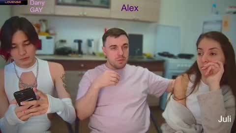 Julia and Mira online show from December 5, 11:27 am