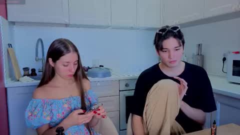 Julia and Mira online show from October 3, 8:00 am