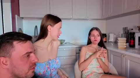 Julia and Mira online show from October 7, 11:07 am