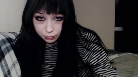 iiiiiiis online show from October 16, 10:55 pm