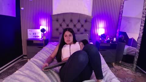 Isa online show from December 21, 5:40 pm