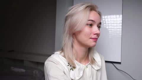 ileanacampbel online show from December 11, 4:07 am