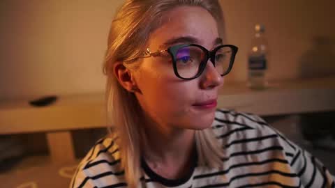 ileanacampbel online show from December 17, 4:43 pm