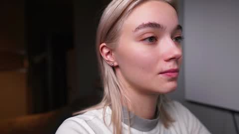 ileanacampbel online show from December 19, 8:02 am