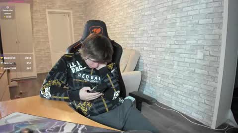 iliaskris online show from March 6, 7:10 pm