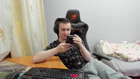 iliaskris online show from November 21, 8:18 pm