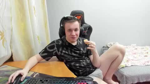 iliaskris online show from November 22, 8:30 pm