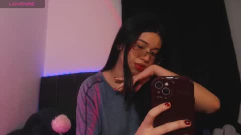 Snapshot of ily_bea chatting on January 21, 1:50 am Ily Bea online show from January 21, 1:50 am