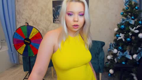 Snapshot of im__youre_sunshine chatting on December 22, 11:09 pm Roxy online show from December 22, 11:09 pm