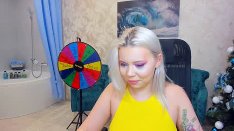 Snapshot of im__youre_sunshine chatting on December 23, 2:13 am Roxy online show from December 23, 2:13 am