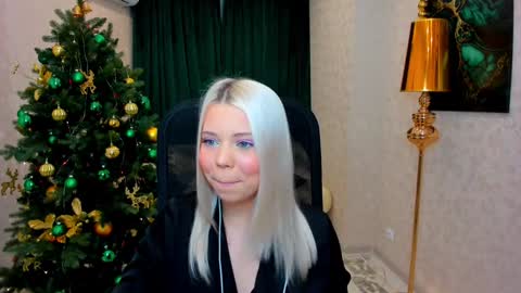 Snapshot of im__youre_sunshine chatting on December 27, 8:18 pm Roxy online show from December 27, 8:18 pm