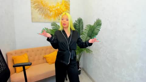 Snapshot of im__youre_sunshine chatting on January 22, 8:17 pm Roxy online show from January 22, 8:17 pm