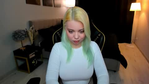 Snapshot of im__youre_sunshine chatting on November 28, 7:38 pm Roxy online show from November 28, 7:38 pm