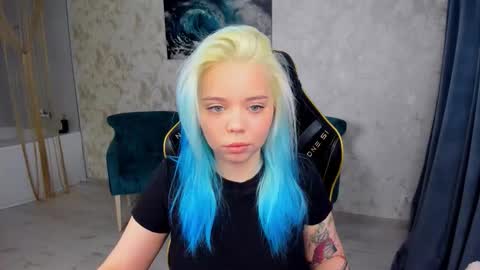 Snapshot of im__youre_sunshine chatting on December 3, 7:23 pm Roxy online show from December 3, 7:23 pm